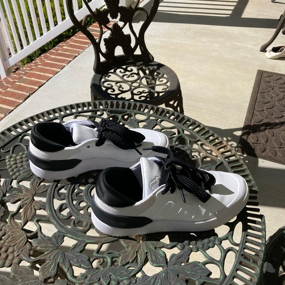 Adidas sneakers size 8 - Picture 6 of 9